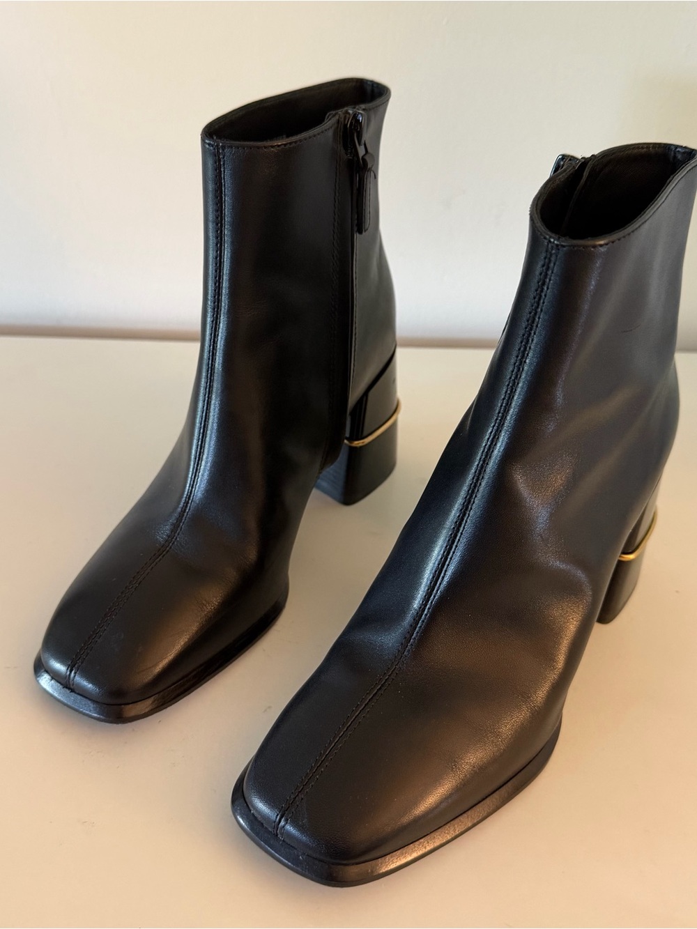 Tory Burch Leather Ankle Boot in Perfect Black. Sz. 6.5.
